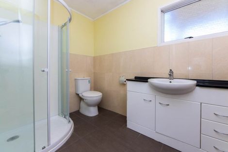 Photo of property in 25 Katrina Place, Massey, Auckland, 0614