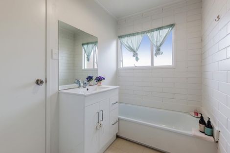 Photo of property in 114 Titirangi Road, New Lynn, Auckland, 0600
