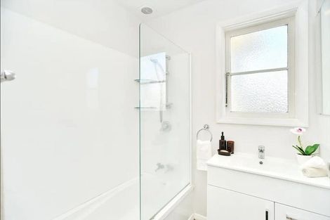 Photo of property in 17 Bateman Avenue, Bryndwr, Christchurch, 8053