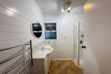 Photo of property in 235 Forest Road, Waiatarua, Auckland, 0612