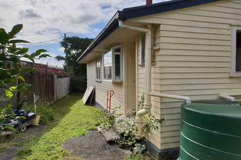 Photo of property in 19 Paton Avenue, Te Atatu South, Auckland, 0610