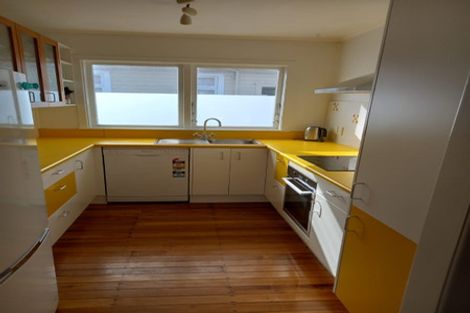Photo of property in 15f1 Apu Crescent, Lyall Bay, Wellington, 6022