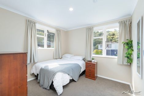 Photo of property in 11 Penguin Grove, Waitangirua, Porirua, 5024