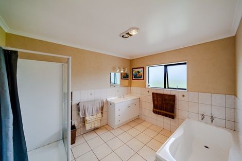 Photo of property in 28 Pourerere Road, Waipawa, 4271