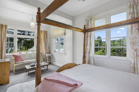 Photo of property in 27 Marine Parade, Macandrew Bay, Dunedin, 9014