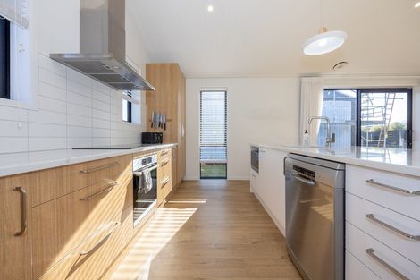 Photo of property in 10 Cleland Close, Wanaka, 9382