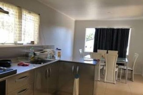 Photo of property in 33 Redwood Drive, Massey, Auckland, 0614