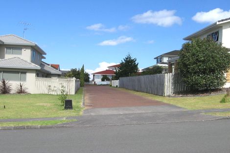 Photo of property in 68 Lagoon Way, West Harbour, Auckland, 0618