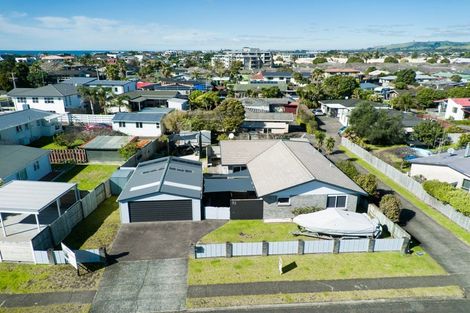 Photo of property in 32 Seaspray Drive, Mount Maunganui, 3116