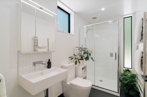 Photo of property in 19 Glenaray Crescent, Wanaka, 9305