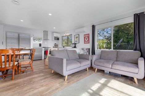 Photo of property in 2/137 Awaroa Road, Helensville, 0800