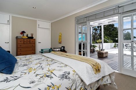 Photo of property in 207 Godley Road, Titirangi, Auckland, 0604