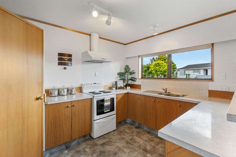 Photo of property in 28 Edgewater Parade, Waiuku, 2123