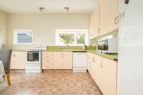 Photo of property in 65 Martin Avenue, Beckenham, Christchurch, 8023