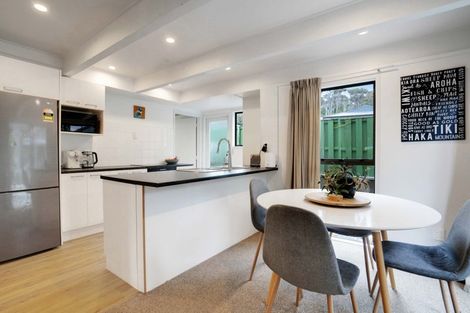 Photo of property in 2/5 Eugen Place, Bayview, Auckland, 0629