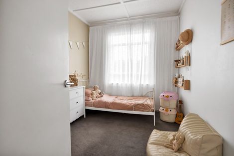 Photo of property in 21 High Street West, Waitara, 4320
