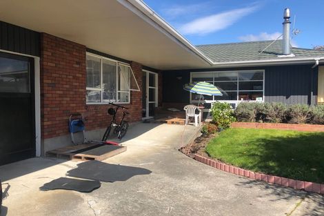 Photo of property in 27 Rewarewa Crescent, Waikanae, 5036