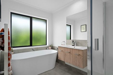 Photo of property in 18a Rose Leigh Drive, Cambridge, 3434