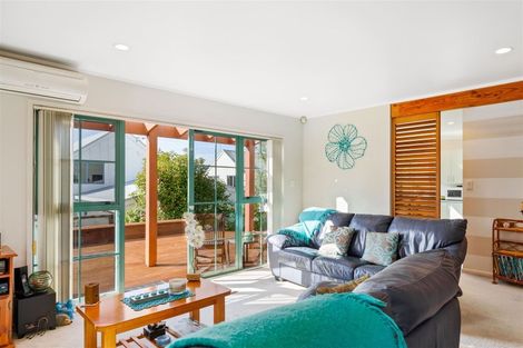 Photo of property in 11/485 Don Buck Road, Massey, Auckland, 0614