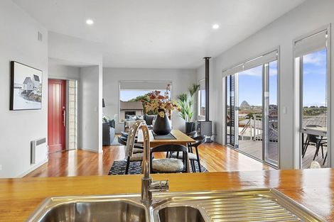 Photo of property in 44 Karamea Street, Whalers Gate, New Plymouth, 4310