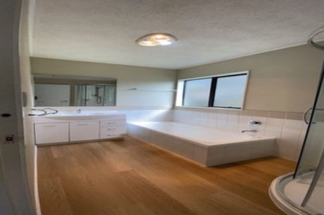 Photo of property in 12 Cassandra Grove, Totara Vale, Auckland, 0629