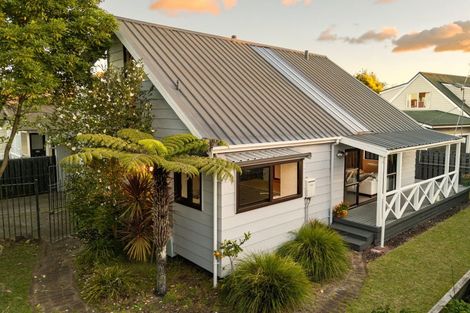 Photo of property in 15 Union Street, Claudelands, Hamilton, 3214