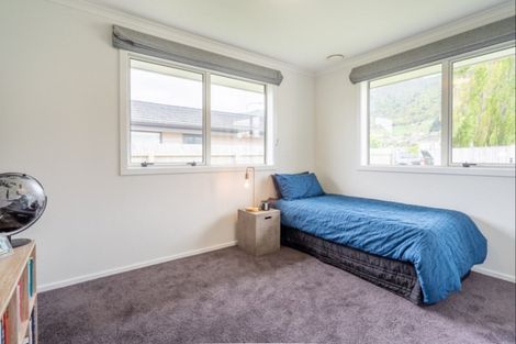 Photo of property in 9 Mahia Lane, Waikanae, 5036