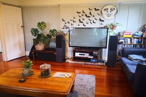 Photo of property in 5 Kinross Street, Kelburn, Wellington, 6012