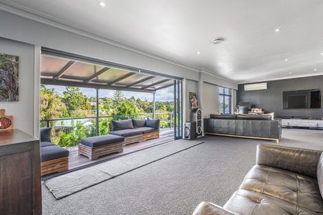 Photo of property in 19 Havelle Avenue, Titirangi, Auckland, 0604