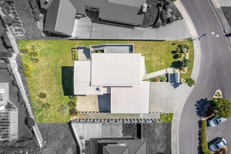 Photo of property in 10 Hollyford Place, Aotea, Porirua, 5024