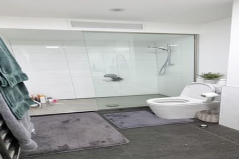 Photo of property in 2/83 Hinemoa Street, Birkenhead, Auckland, 0626