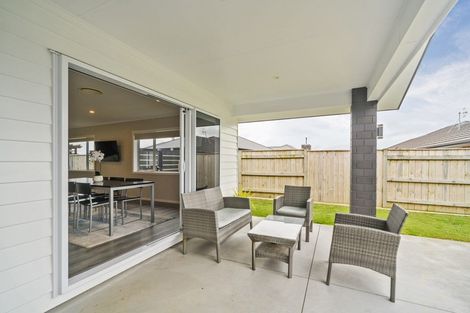 Photo of property in 10 Gibraltar Way, Fitzherbert, Palmerston North, 4410