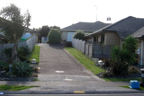Photo of property in 42 Kath Hopper Drive, Orewa, 0931