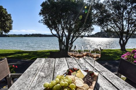 Photo of property in 6 The Strand, Whakapirau, Maungaturoto, 0583