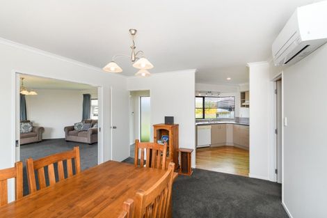 Photo of property in 5 Daniel Place, Kelvin Grove, Palmerston North, 4414