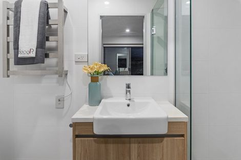 Photo of property in 2d Fowler Street, Northcote, Auckland, 0627