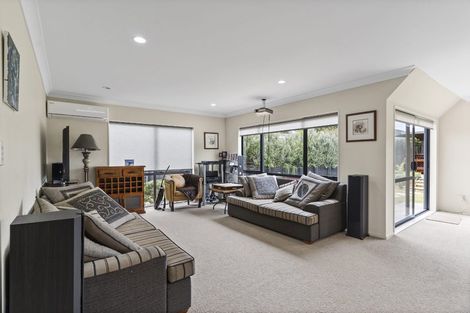 Photo of property in 28 Ina Ville Drive, Pukekohe, 2120