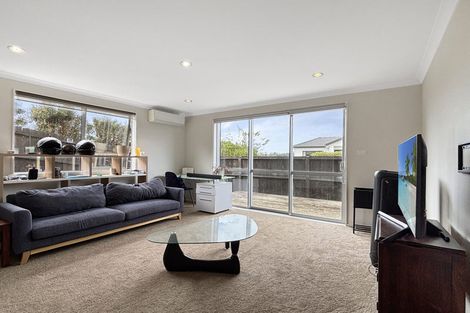 Photo of property in 49 South Kensington Way, Henderson, Auckland, 0612