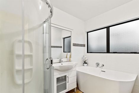 Photo of property in 17 Ebony Place, Massey, Auckland, 0614