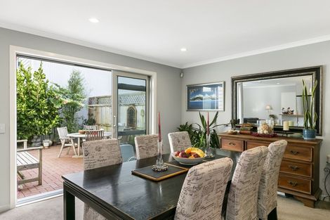 Photo of property in 2/6 The Parade, Island Bay, Wellington, 6023