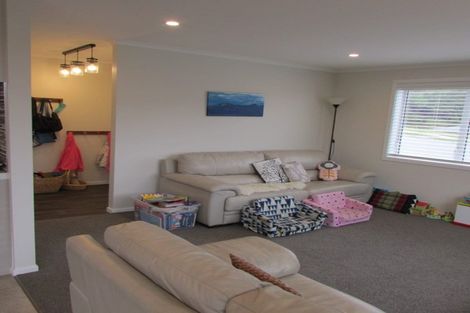 Photo of property in 208 Navigation Drive, Whitby, Porirua, 5024
