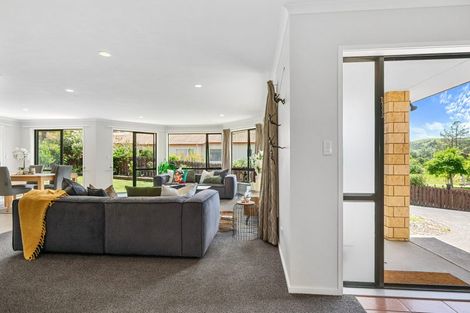 Photo of property in 38 Cabeleigh Drive, Helensville, 0800