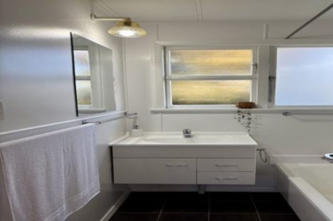 Photo of property in 44 Discovery Place, Marfell, New Plymouth, 4310