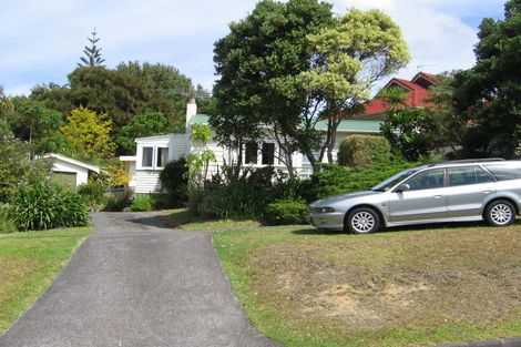 Photo of property in 8 Park Rise, Campbells Bay, Auckland, 0630