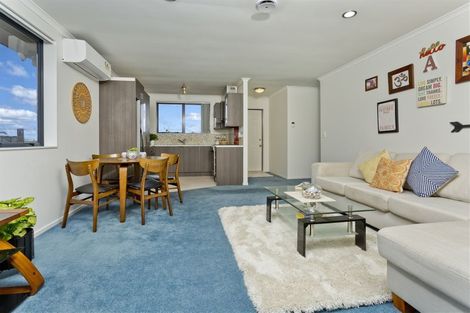 Photo of property in 16 Plumstead Rise, Glen Eden, Auckland, 0602