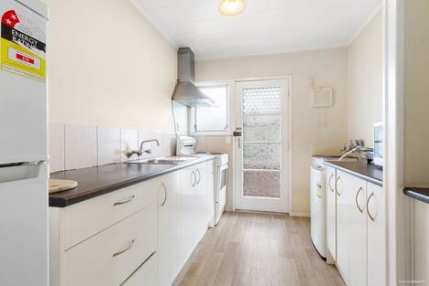 Photo of property in 3/305 Great North Road, Henderson, Auckland, 0612