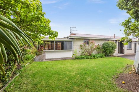 Photo of property in 2/24 Oxford Street, Taradale, Napier, 4112