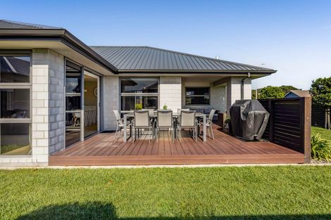 Photo of property in 52 Links Drive, Waiwhakaiho, New Plymouth, 4312
