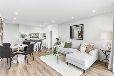 Photo of property in 2/8 Chivalry Road, Glenfield, Auckland, 0629