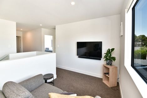 Photo of property in 52 Walton Street, Red Beach, 0932